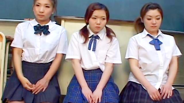 Asian blowjob by a slender schoolgirls