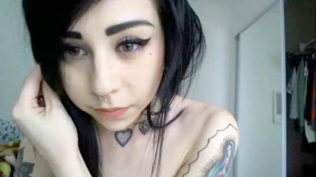 Spicy tattooed teen shows her puss