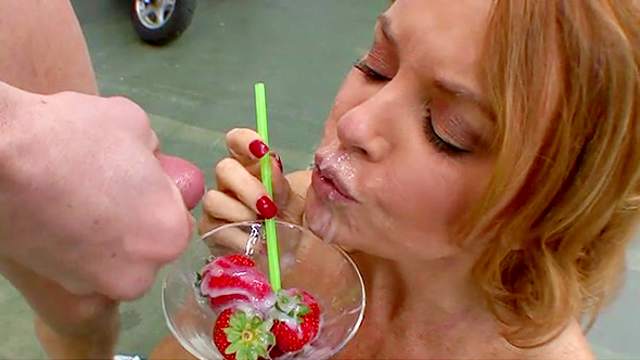 Spicy milf business woman is eating tasty jizz