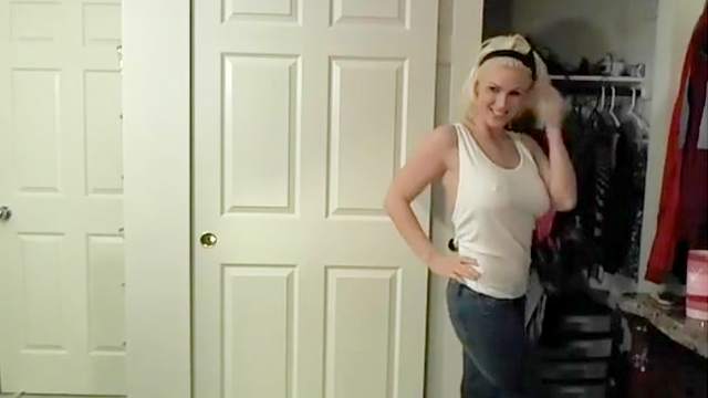 Blonde shows off her nice boobies