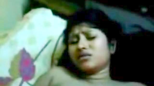 Amateur Indian solo girl masturbating on camera