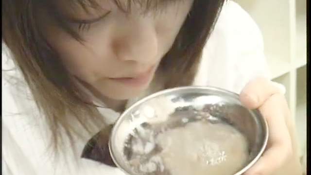 Sexy Japanese girlfriend eats cum and gets covered with fresh jizz