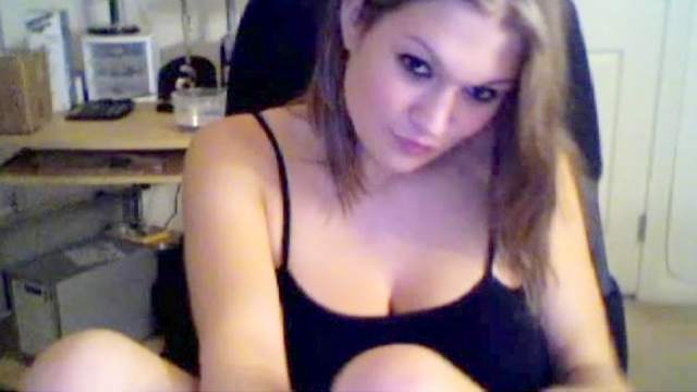 Slender chick shows her natural big tits on webcam