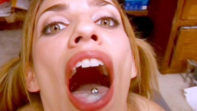 Gena gets a big load on her tongue
