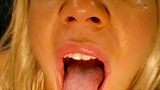 Entrancing blonde loves when her face is in load