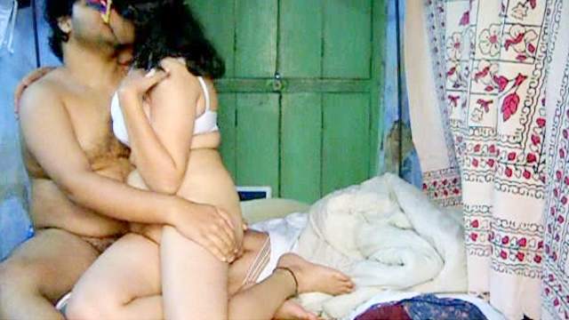 Indian couple has sex in the homemade amateur action