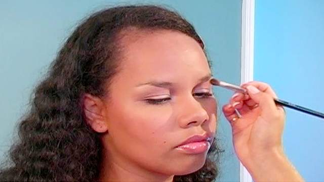 Beauty ebony Kimberley is getting a makeup