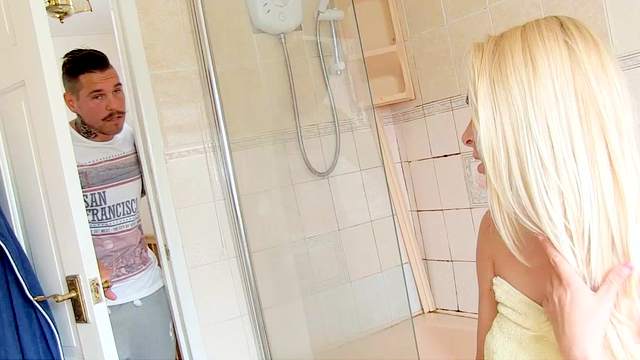 Shower goes wild for voluptuous Victoria Summers