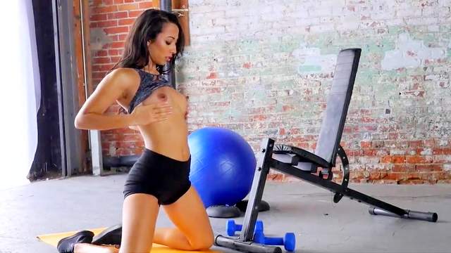 Sporty teen amazing nudity while working out
