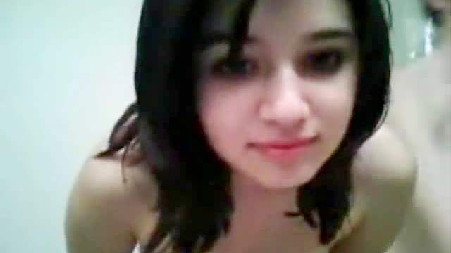 Teen webcam girls take a shower
