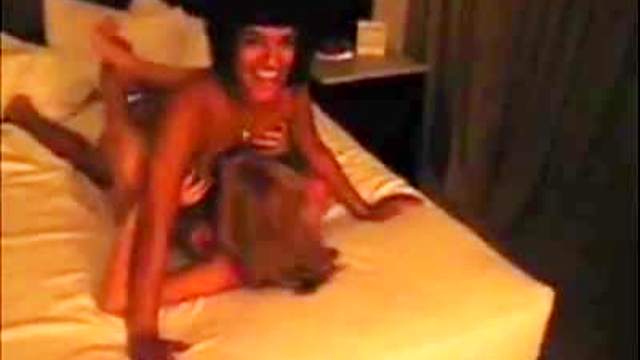 Erotic lesbian play with beauties
