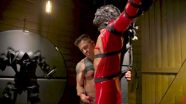 Gay male plays obedient in full BDSM anal scenes