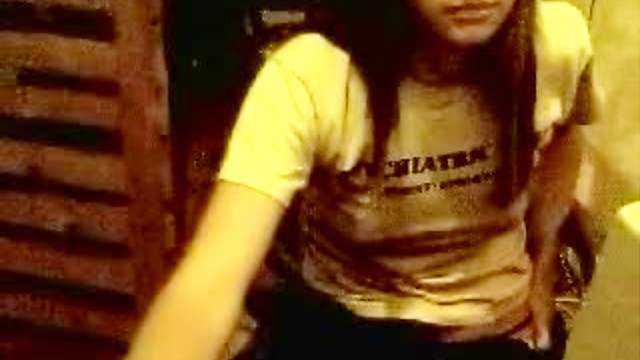 Tasty tee shirt teen masturbates pussy