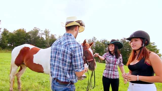 Step cousins Leena Rey and Amanda Bellucci share a hung cowboy