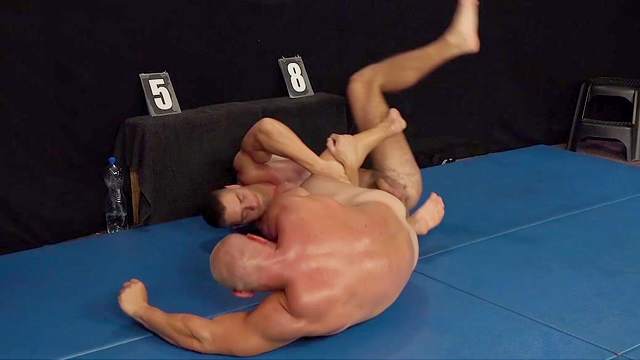 Hunky wrestlers Arny Donan and Roco Moric's post-match fuck in the ring