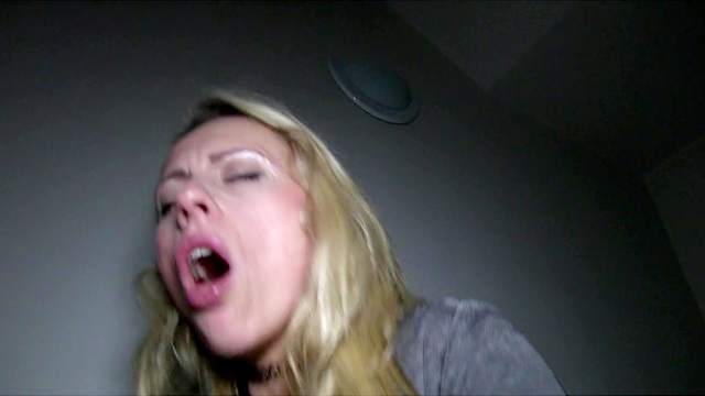 Man fucks blonde for cash and cums on her face