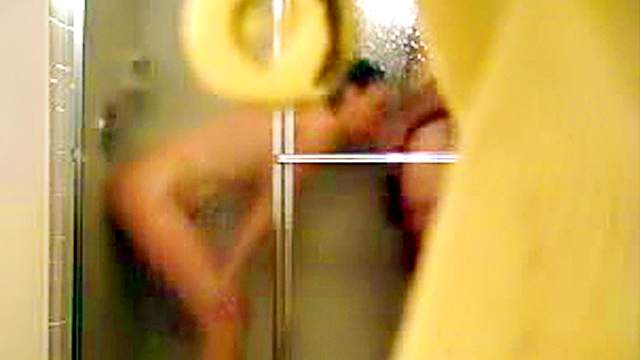 Amateur sex in the shower