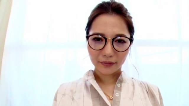 Japanese MILF with nerdy glasses, seductive home POV sex