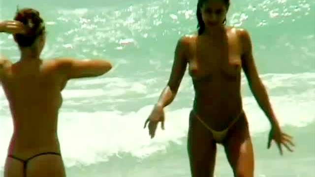 Voyeur video from nude beach