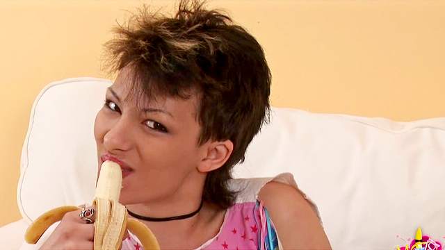 Banana bangs into teenage cunt