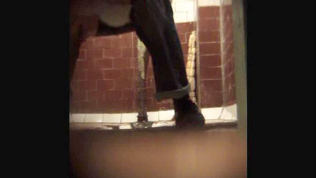 Hidden camera pissing is sexy