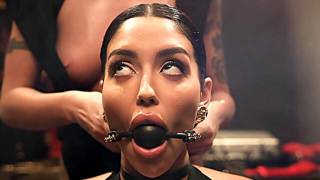 Lumi Ray, Vanessa Sky