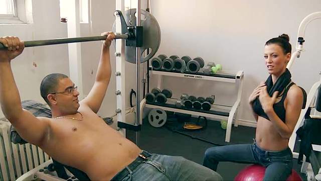 Weight lifting guy gets double team blowjob