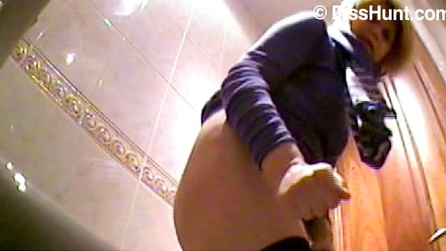 Voyeur piss and wipe with teen