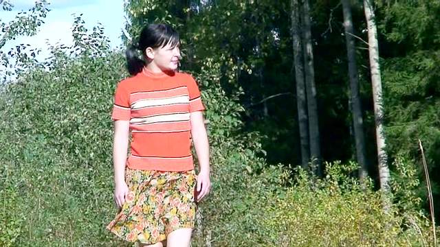 Short skirt teen has to piss outdoors