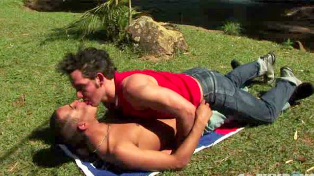 Latin gay fuck and facial outdoors