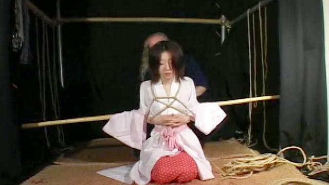 Japanese girl desires kinky bondage