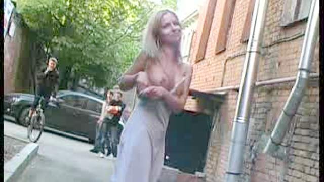 Loose dress allows for public flashing