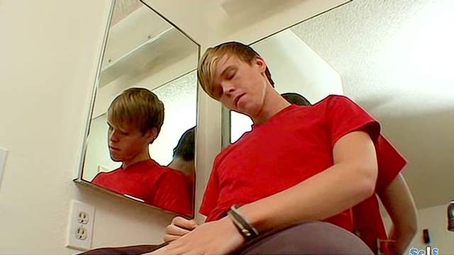 Colby Bonds siting in the bathroom and masturbating