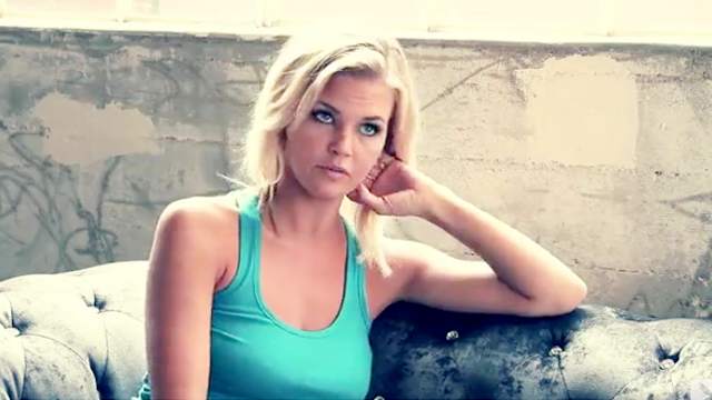 Glamour slender lady Hunter McCloud posing hot