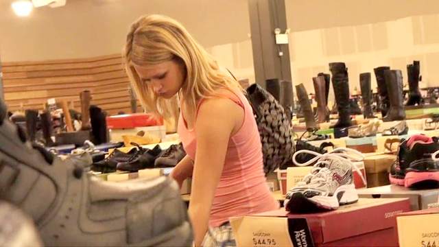 Heather Starlet is buying clothes on the hidden cam