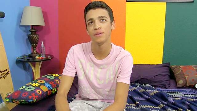 Amateur dude is talking dirty on cam