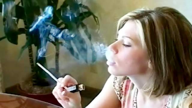 Smoking beauty is getting pleasure