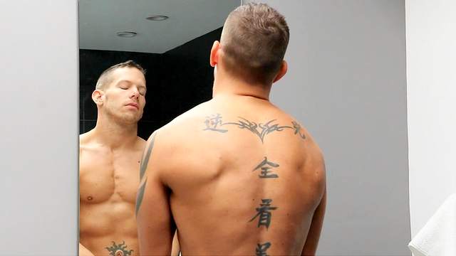 Tattooed dude Andy Taylor sucks asshole
