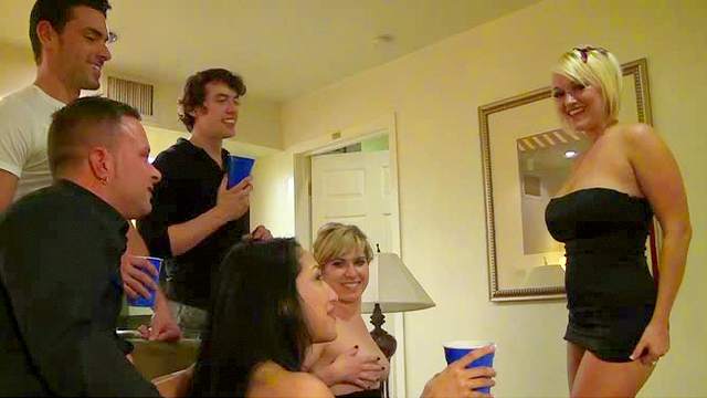 Jackie Avalon,Julie Castle and Vicki Chase in the nice drunk orgy
