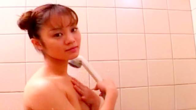 Asian babe Sayaka Kusunoki is washing her nice puss