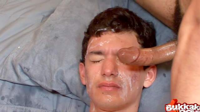 Tanned guy Alexander Cruise makes some blowjobs