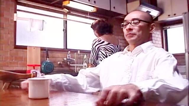 Shinobu Hosokawa swallows cum after drinking tea