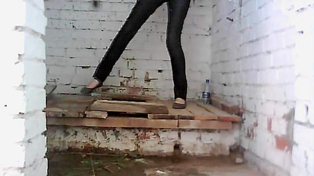 Hardcore babe with long legs is peeing hot