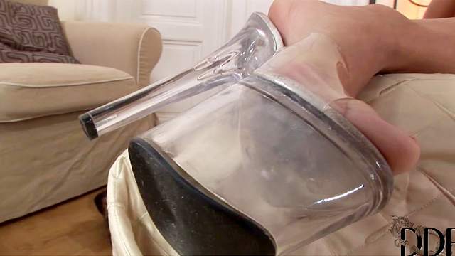 Kassey Krystal and Rachel Evans are smoking and fucking