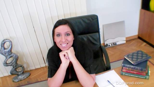 Brunette secretary Lisa Sparkle is sucking a dick of her boss