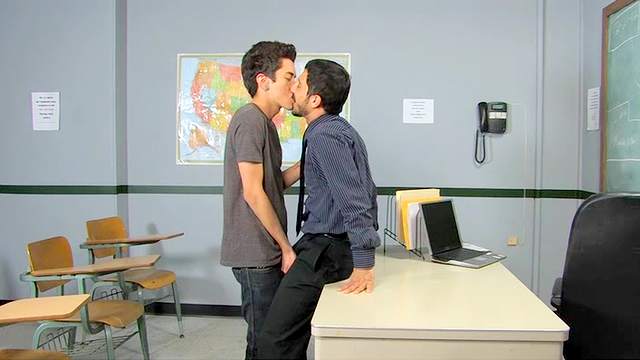 Gay blowjob with a teacher in the hardcore classroom